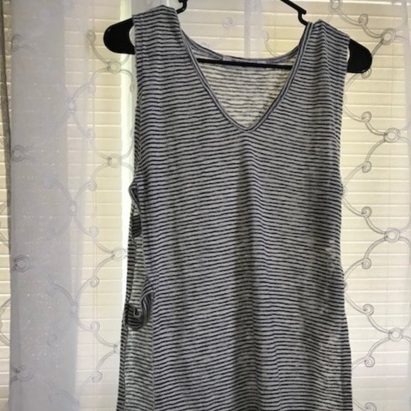 Sleeveless Sideless Top - Picture 1 of 2